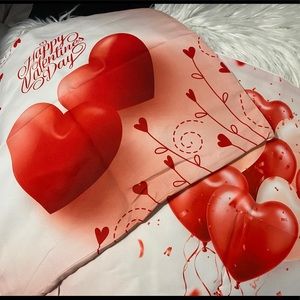 NWT Valentine’s Day pillow cover bundle❤️